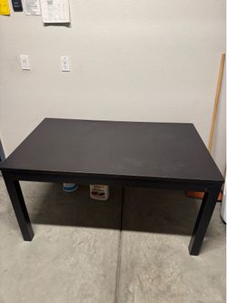 Free dining table