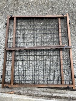 Dog/baby gate