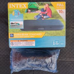 Full Sized AIR  MATTRESS  ** PUMP INCLD.