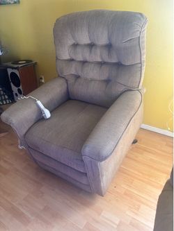 Electric recliner/ lift chair
