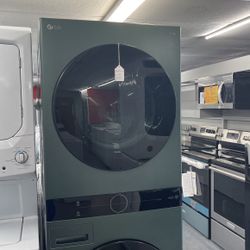 New Scratch And Dent LG Washer tower Front Load Washer And Dryer Stackable. 1 Year Warranty 