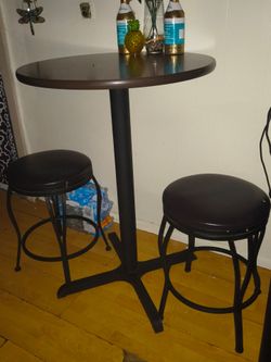 Kitchen dining table and set of 2 swivel stools