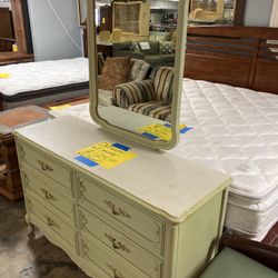 Dresser With Mirror 
