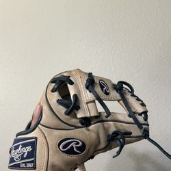 Rawlings Heart of The Hide R2G. Color: Tan And Navy Blue. Size 11.5
