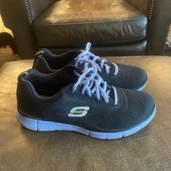 Women’s Sketcher tennis shoe