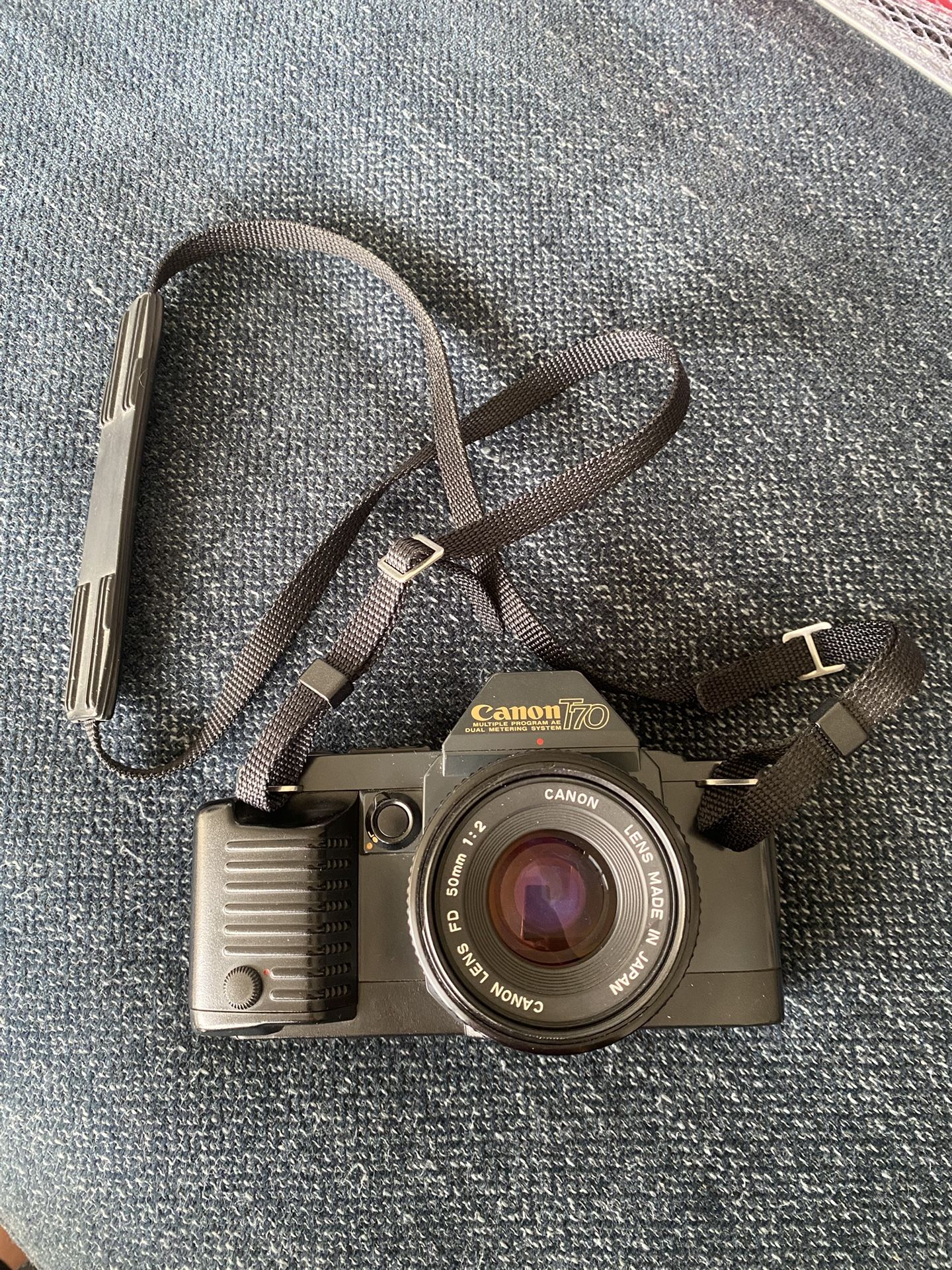 Canon T70 with Canon FD 50 mm 1:1.8 | Film Camera