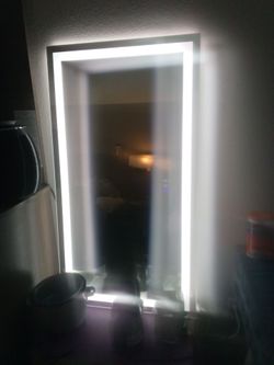 New touch screen mirror lights up an dims as well