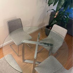 Dining Table and 4 Chairs 