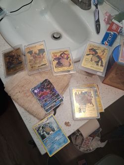 Gold Pokémon Is hologram card.  CHARIZARD NUM.330.  _508