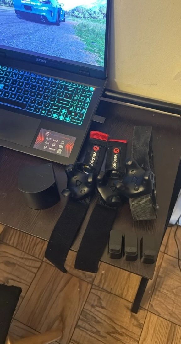 Full body Tracking Vr , 3 Vive Trackers & 1 Base Station