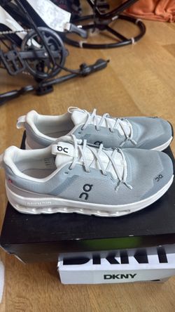 Like new kids on cloud shoes size youth 6.5