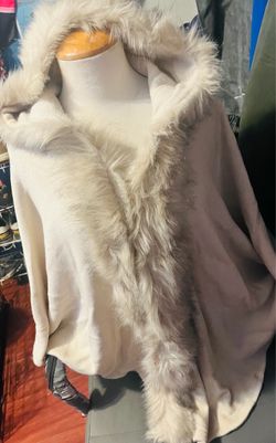 Cream Knit Cape with Faux Fur Trim