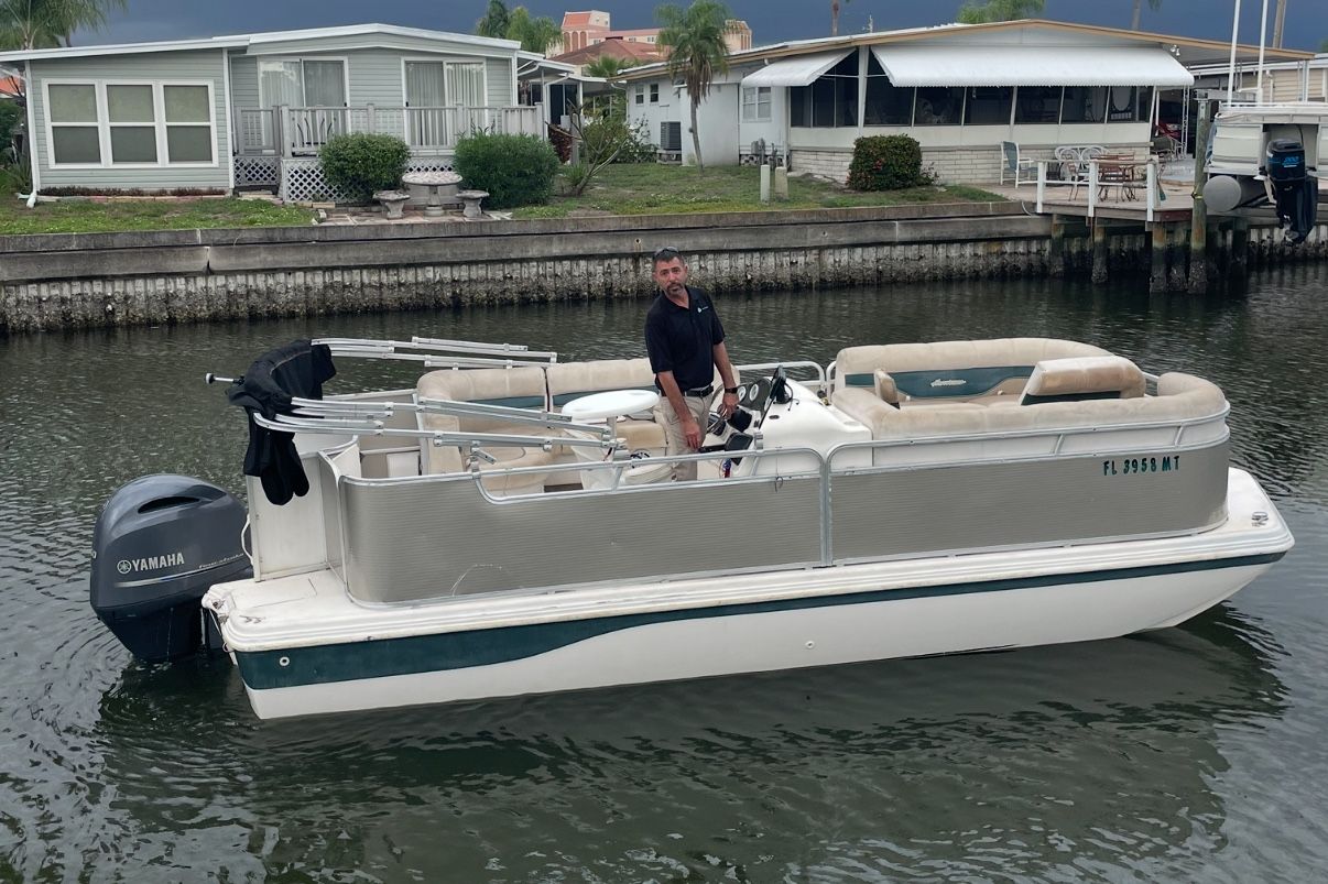 2005 Hurricane Deck boat