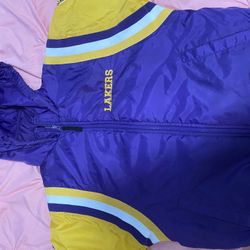 lakers hoodie perfect for when it rains size L