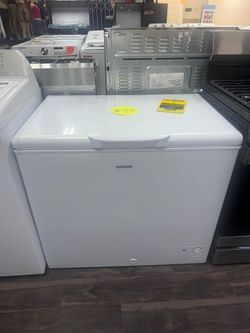 Hotpoint 9-cu ft. Chest Freezer (White)