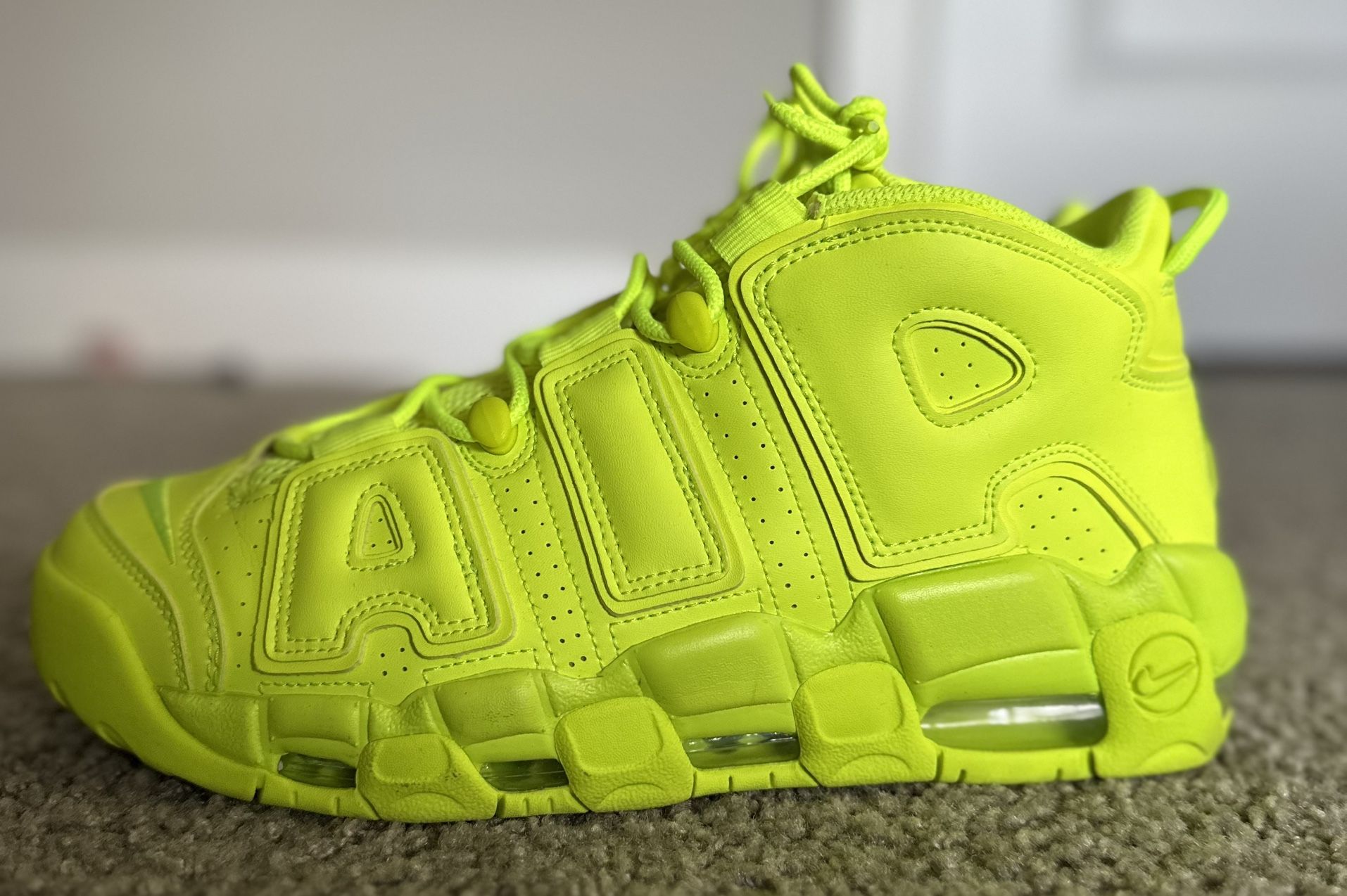 Nike Volt Uptempo