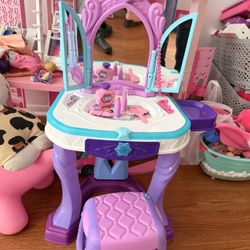 Toddler Vanity With Music And Lights