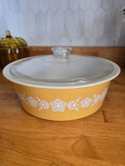 "Big Bertha" Pyrex Butterfly Gold Casserole Dish with Lid