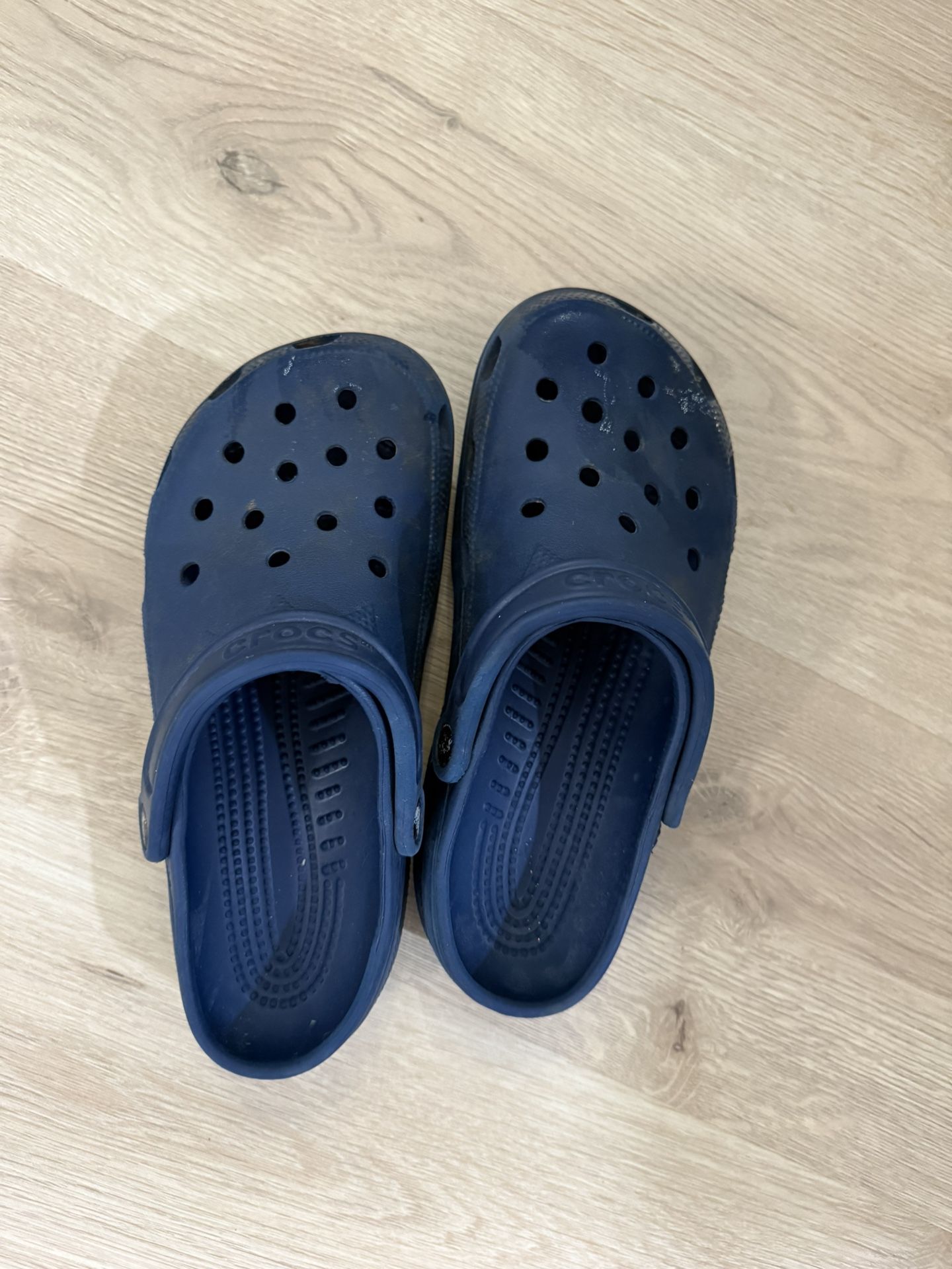 Crocs Women’s 8, Men’s 9