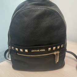 Woman’s Michael KORS purse/ Bag