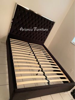 new queen black velvet bed chromed details 