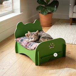New Dog-/-cat wood bed with pillow new in box