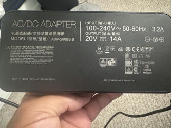 AC/DC Laptop Power Adapter