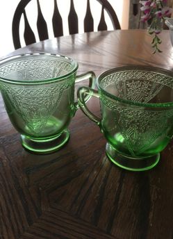 Depression glass creamer and sugar set