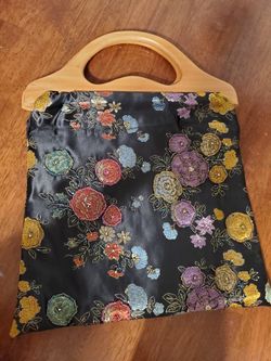 Colorful Floral Purse With Wooden Handel