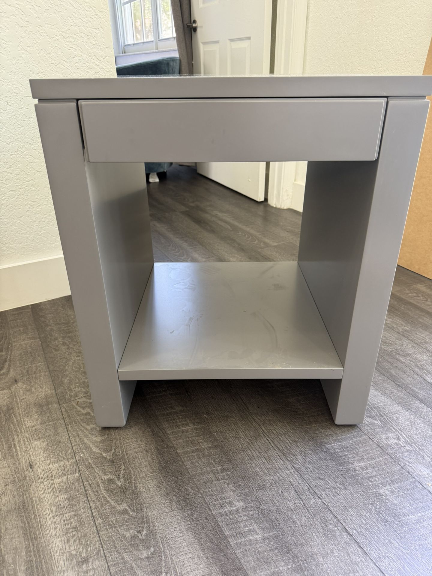Desk/nightstand