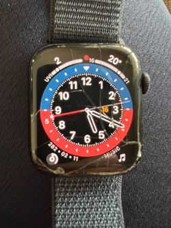 Broken Screen  Apple Watch SE 2nd Gen (GPS, Aluminum, 44mm) / 32GB