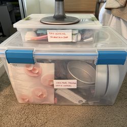 Cake decorating supplies