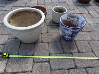 4 Planter Pots In Different Sizes