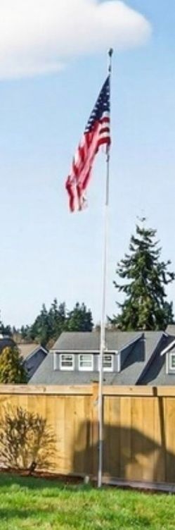 Free flag pole