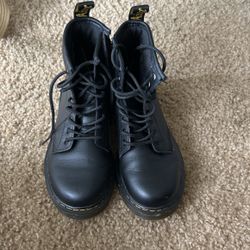 Dr.Martens size 1 girls 