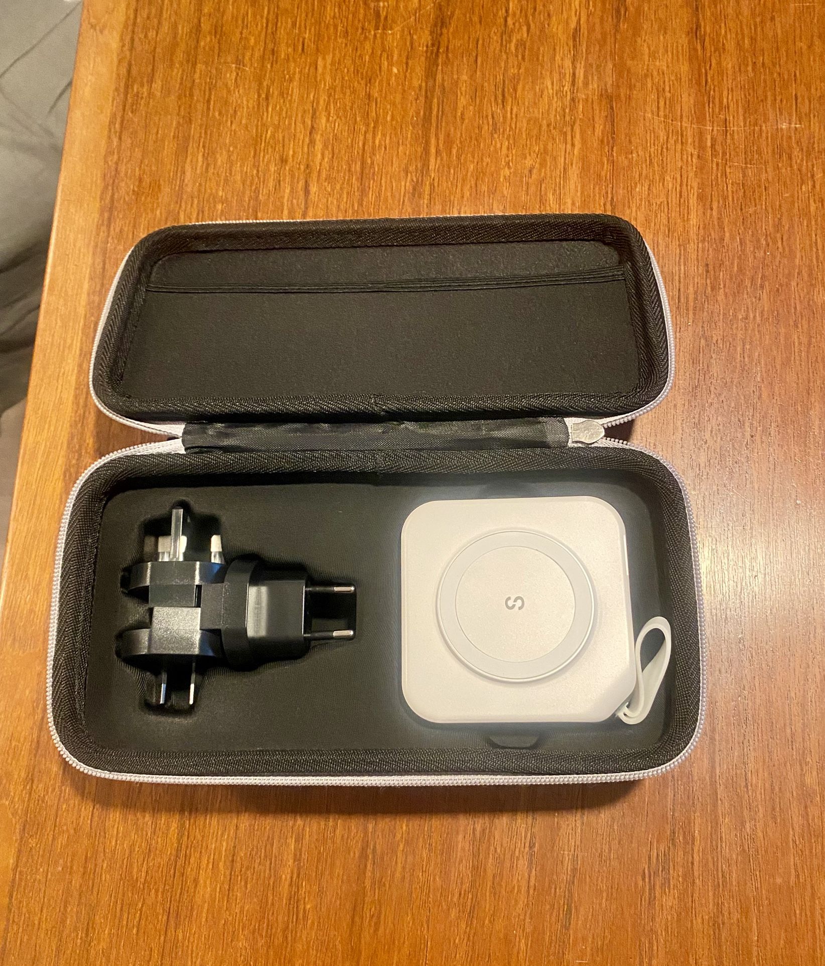 Snap Wireless Power Bank And Travel Adapters