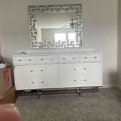 mirror and dressing table