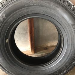 Tire discoverer cooper 215/85R16