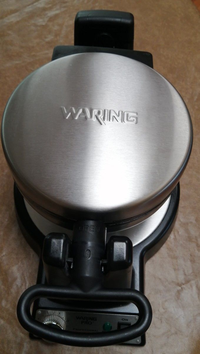 Waring Pro Professional Waffle Maker Model WWM450PC