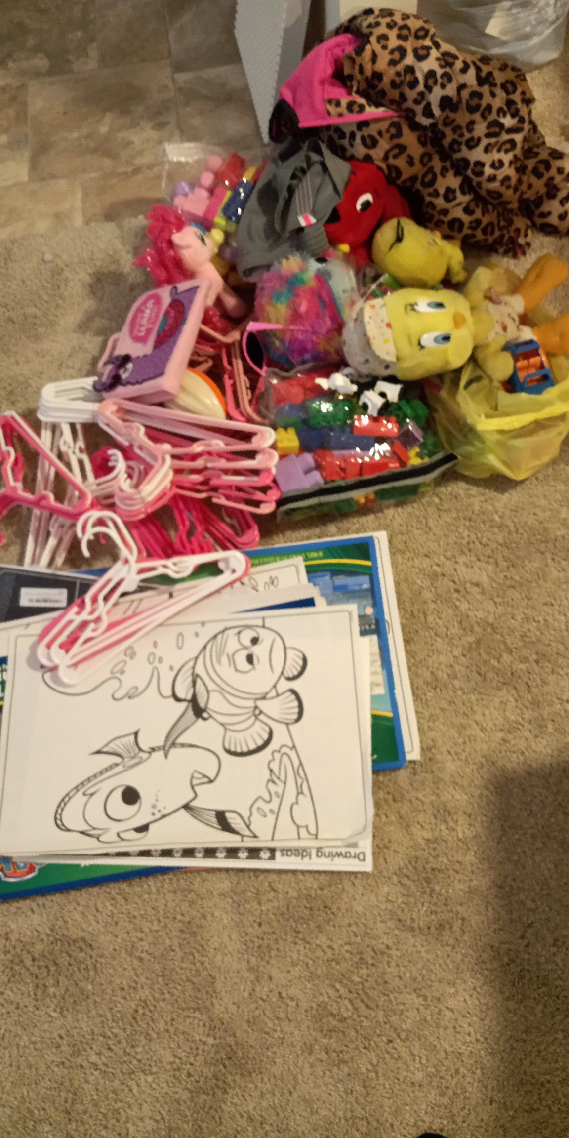 FREE: Girls toys and accessories 4-7 years old