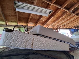 Twin mattresse and box spring