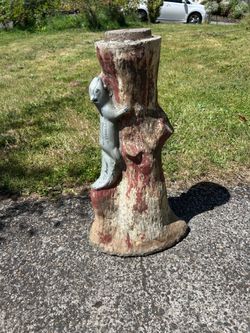 Vintage concrete birdbath base with squirrels on it/in it. Needs to be painted but other than that in good shape no chips. This is just the base, add 