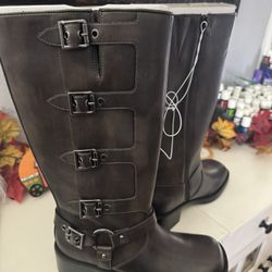 Cute NEW brown Boots 