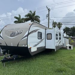 32ft 2016 Camper/rv Clean Tittle 