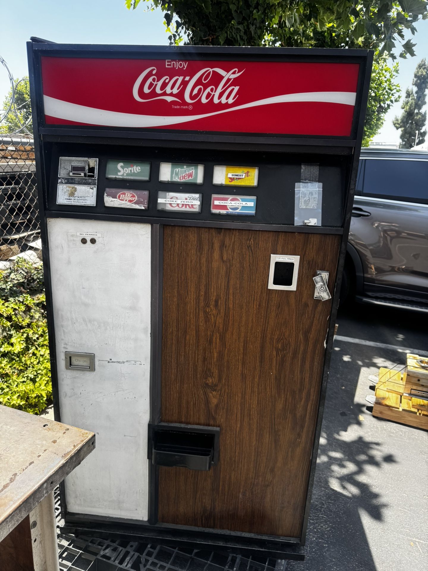 Vintage Coca Cola Soda Machine