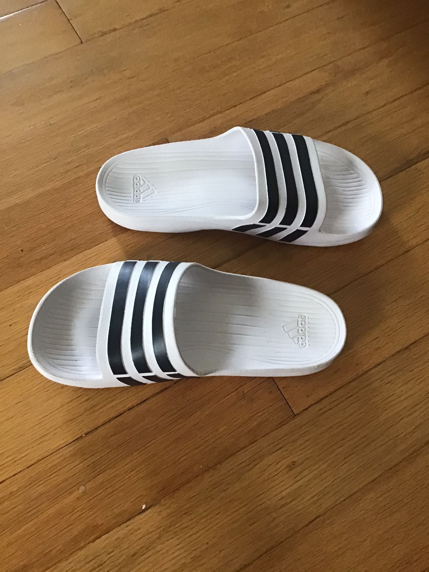 Adidas sandals slides white with black stripes size 8 Men’s
