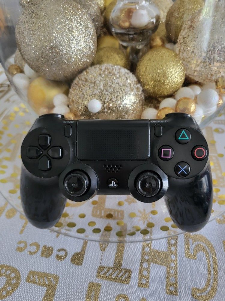 DualShock 4 Wireless Controller for PlayStation 4 - Jet Black