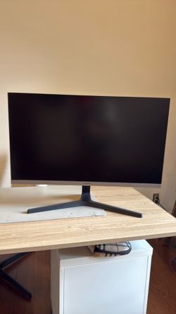 (2) Samsung 4K UHD 28” monitor
