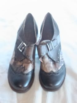 Black Leather Brogue Heeled Shoes with Buckle