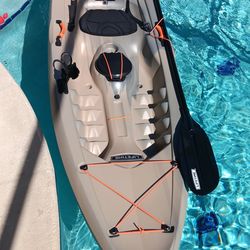 KAYAK NEW LIFETIME TAMARACK ANGLER 100 WITH PADDLE